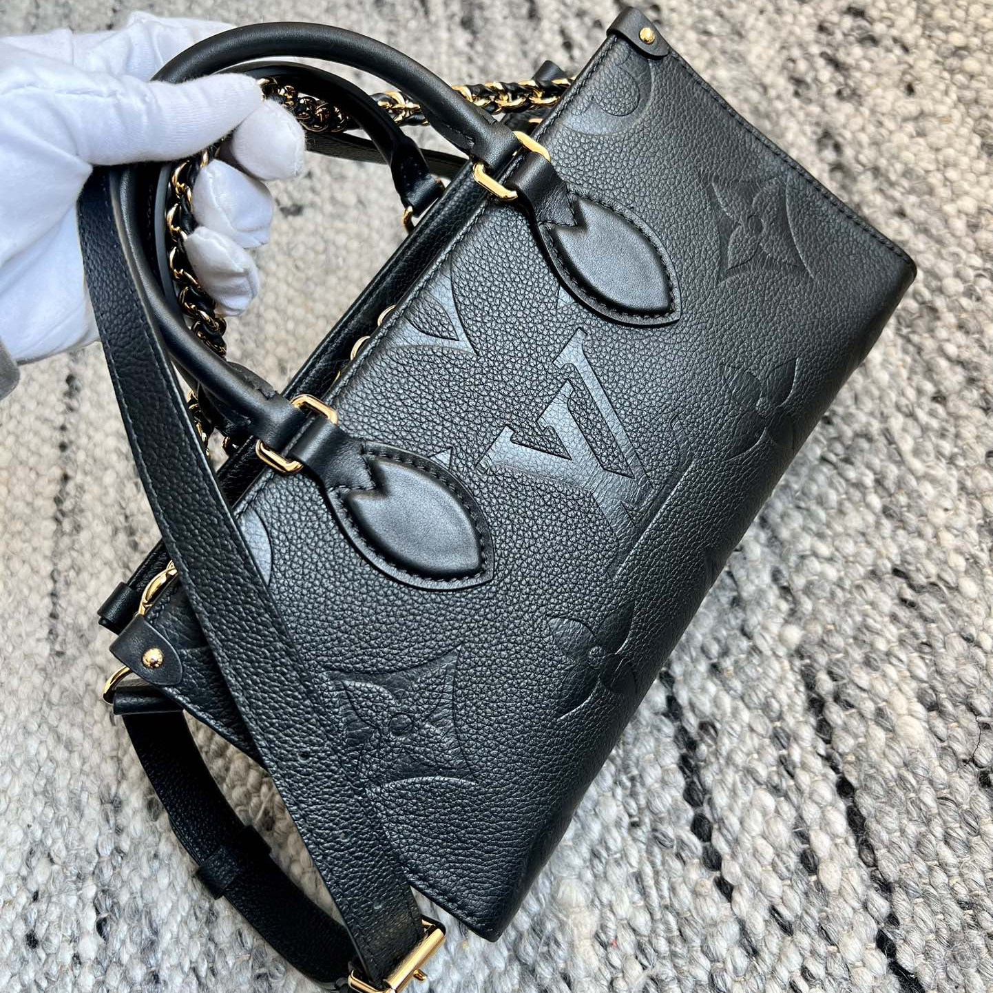 M23640 OnTheGo East West 手袋_7