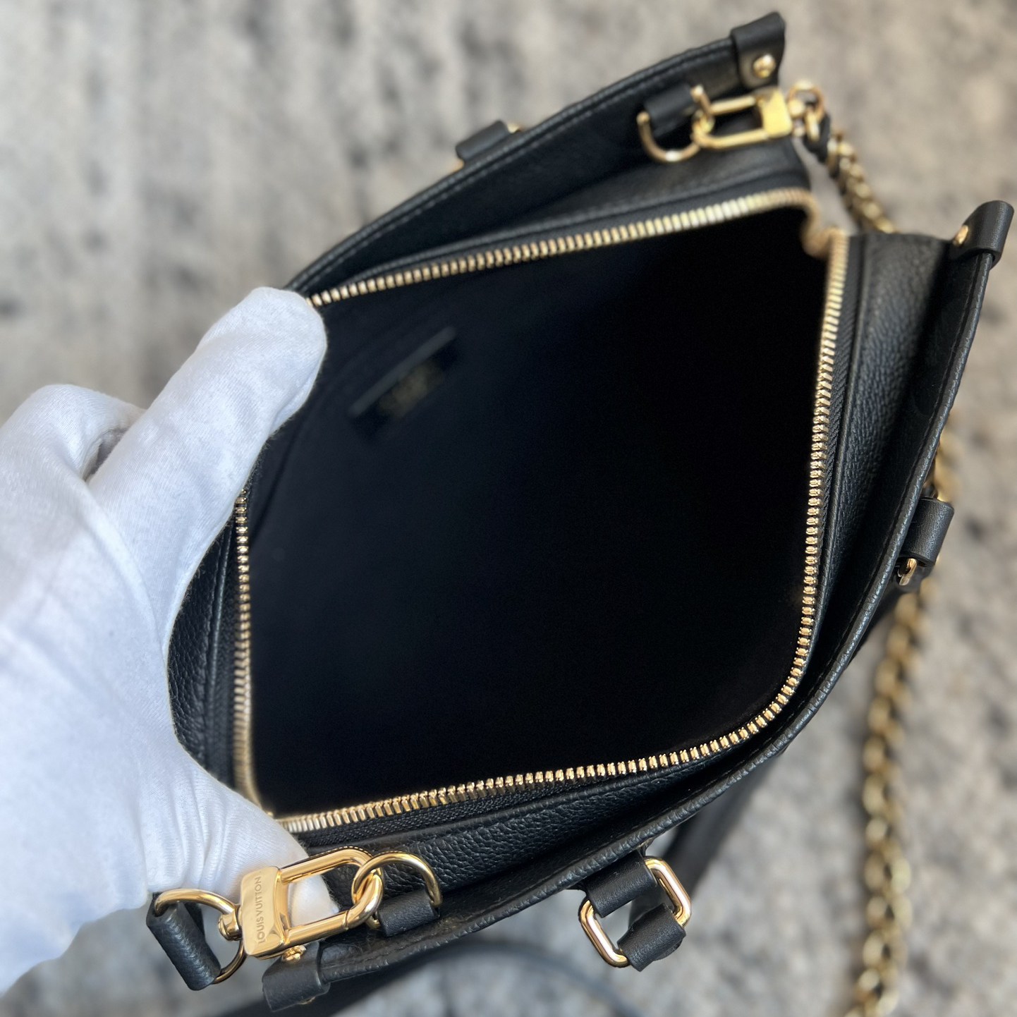 M23640 OnTheGo East West 手袋_6