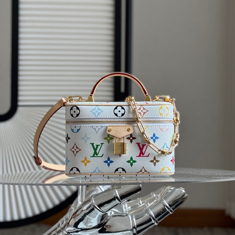 LvxTm Vanity Chain Pouch M13662 枕頭包_1