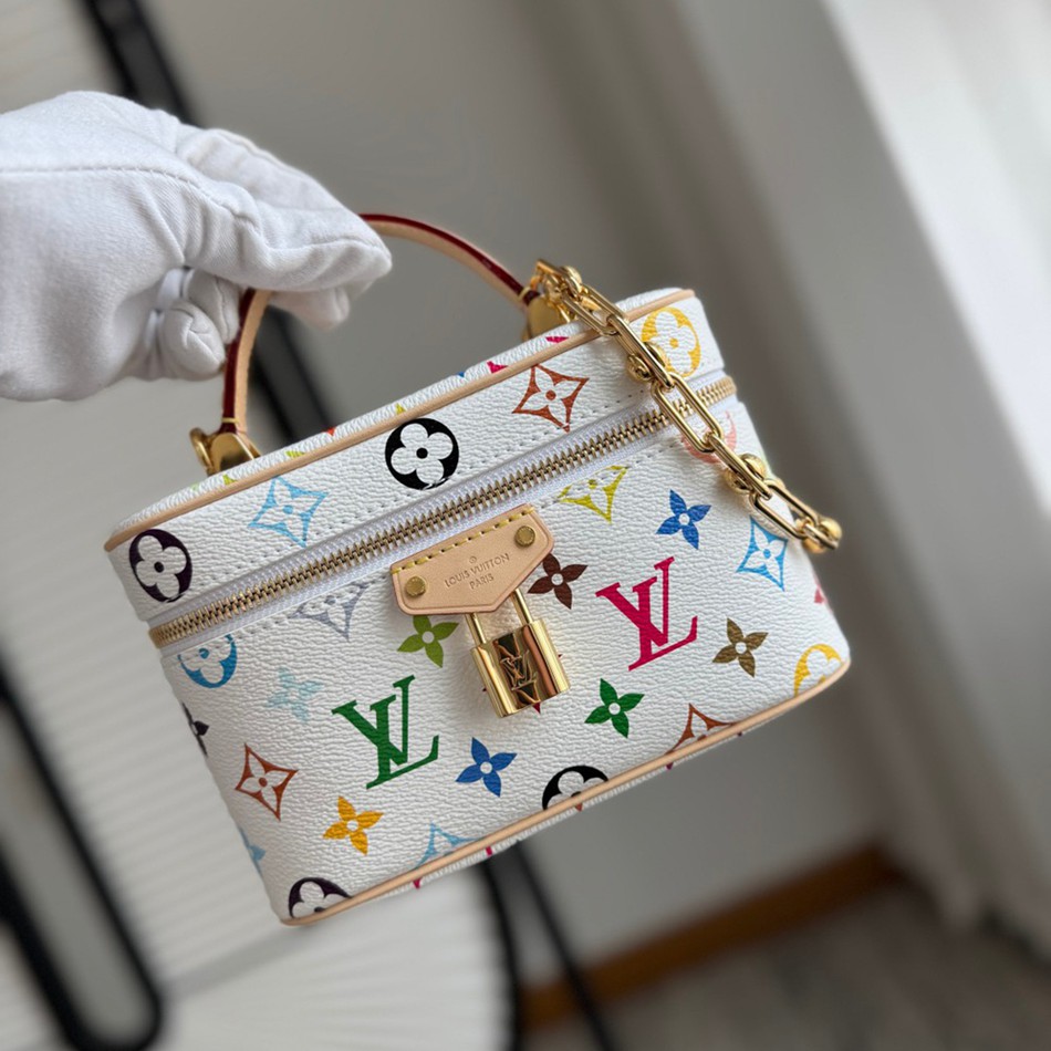 LvxTm Vanity Chain Pouch M13662 枕頭包_2