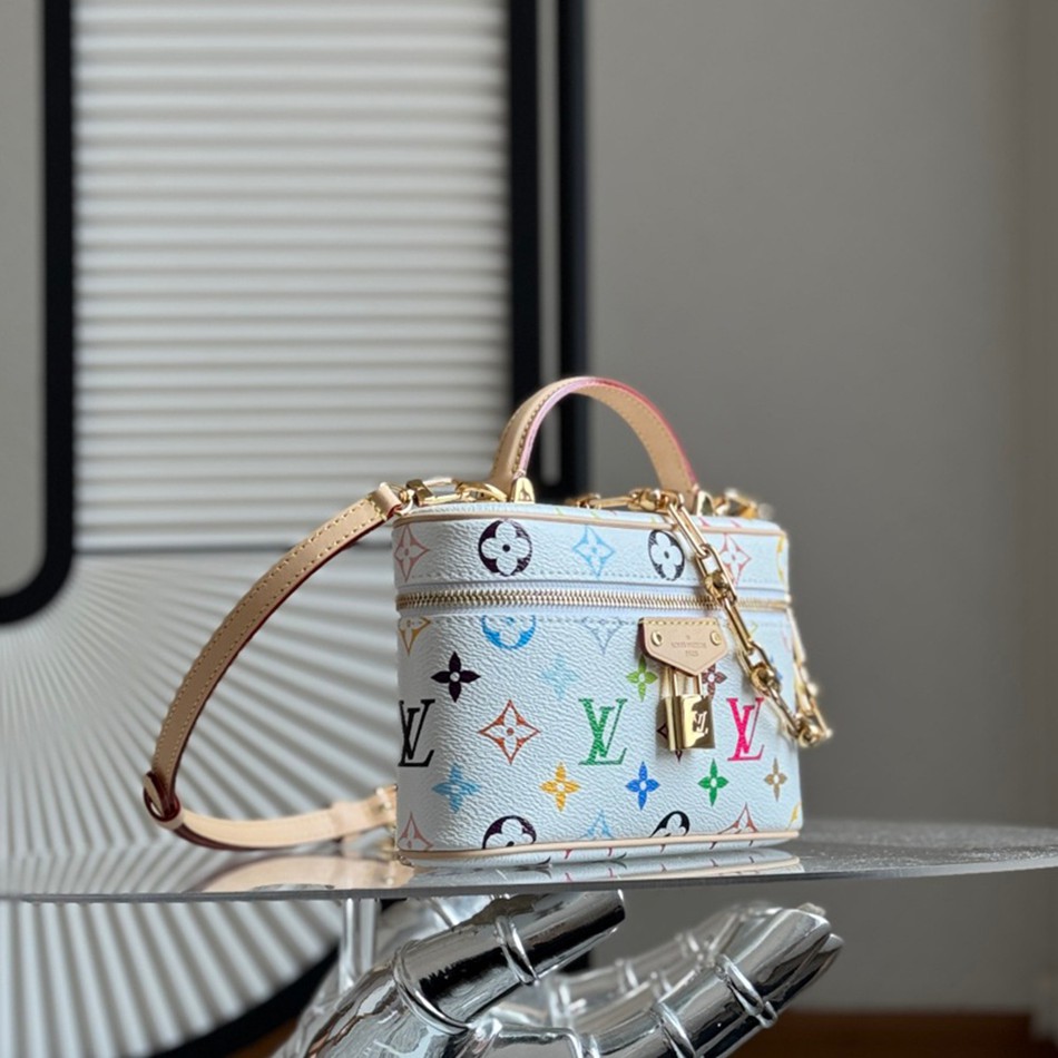 LvxTm Vanity Chain Pouch M13662 枕頭包_3