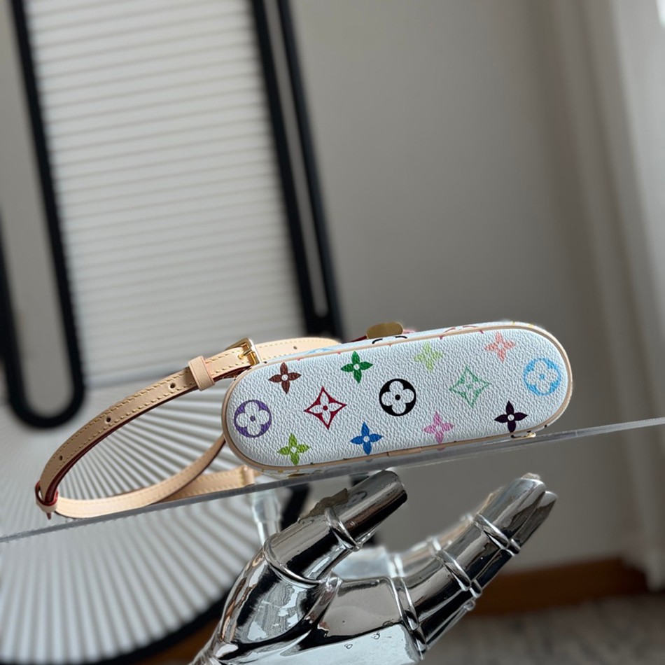 LvxTm Vanity Chain Pouch M13662 枕頭包_4