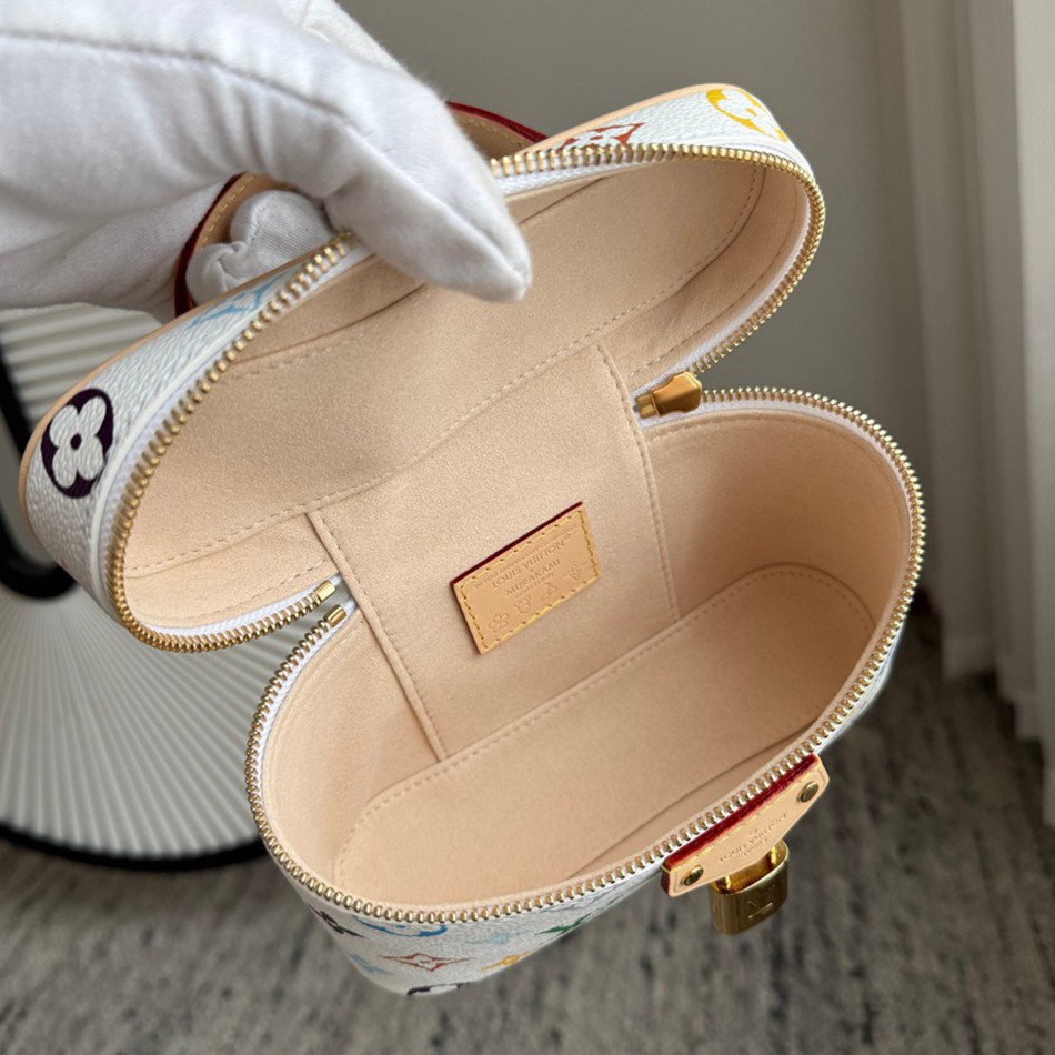 LvxTm Vanity Chain Pouch M13662 枕頭包_7